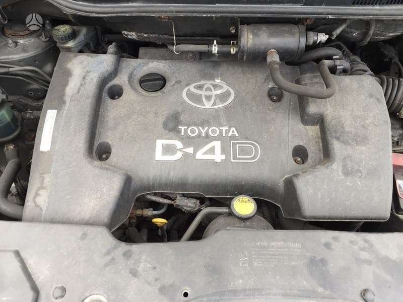 Toyota Corolla Verso по частям