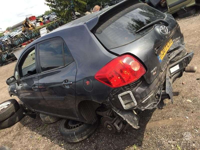 Toyota Auris dalimis
