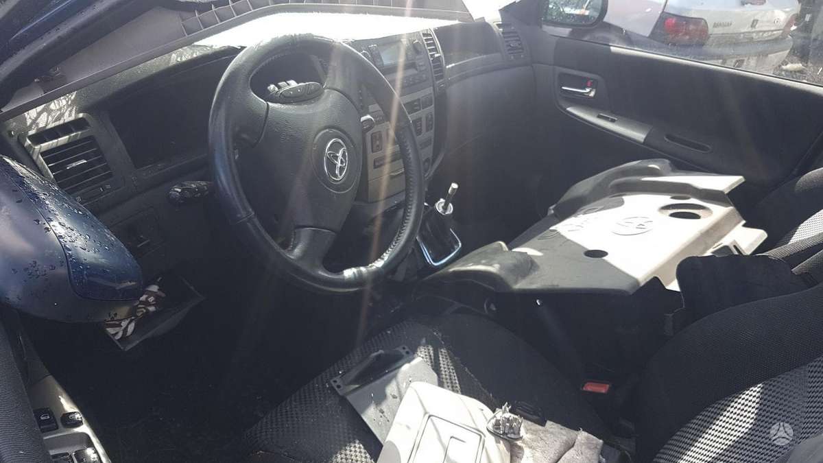 Toyota Corolla Verso dalimis