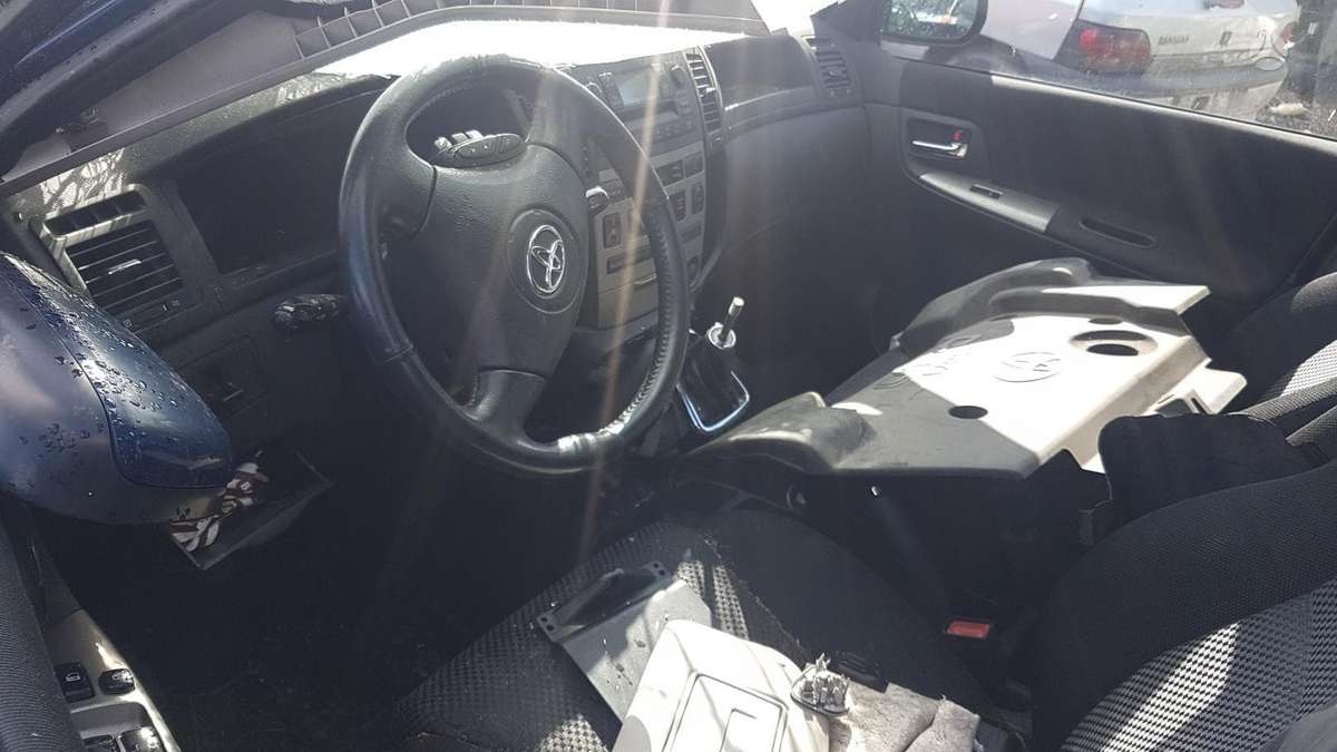 Toyota Corolla Verso по частям