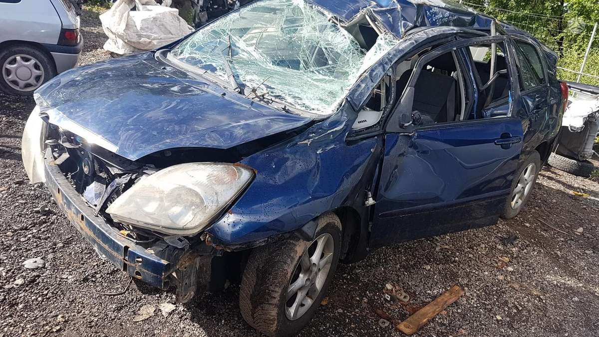 Toyota Corolla Verso dalimis