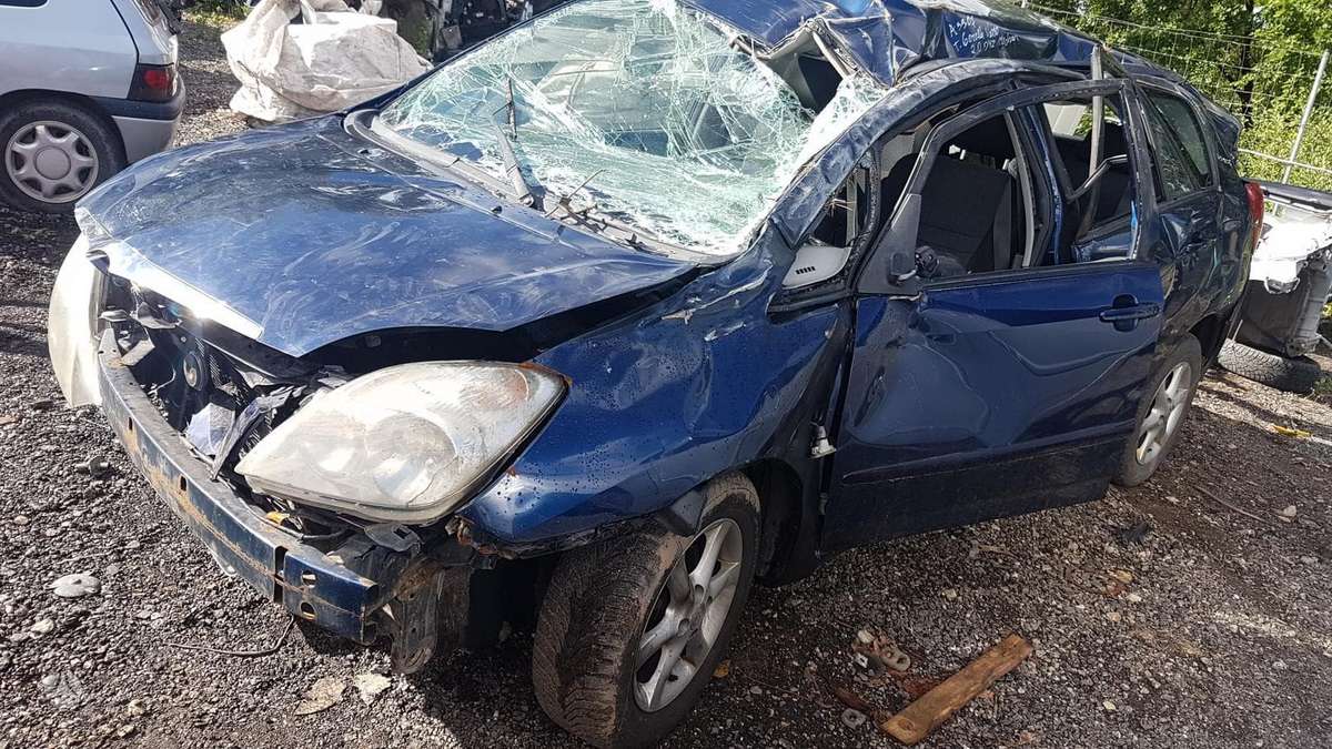 Toyota Corolla Verso по частям