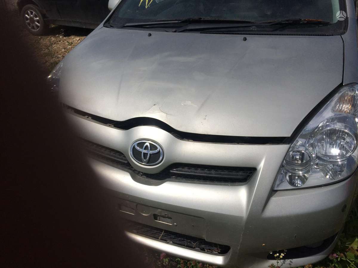 Toyota Corolla Verso dalimis
