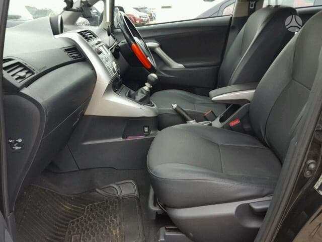 Toyota Verso dalimis