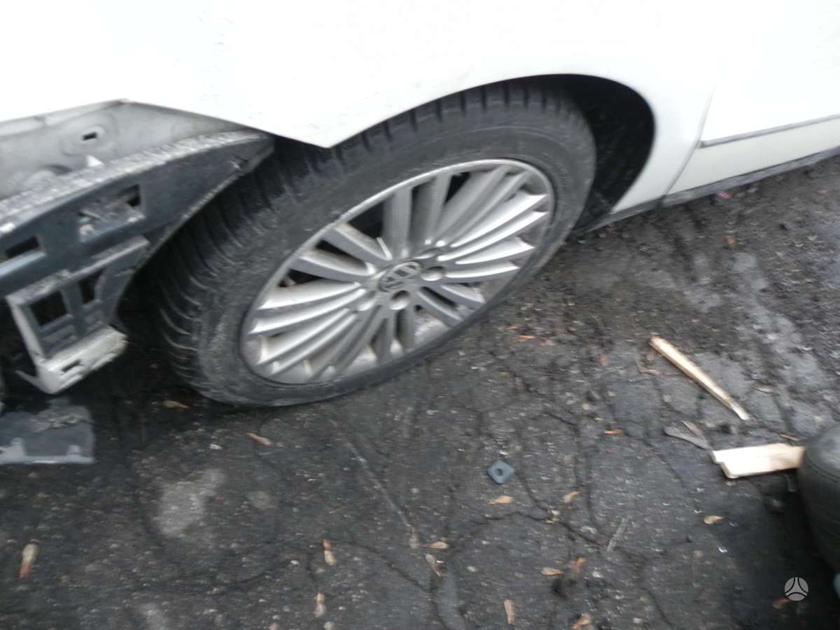 Volkswagen Passat for parts