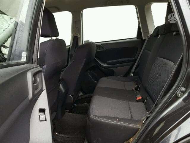 Subaru Forester dalimis