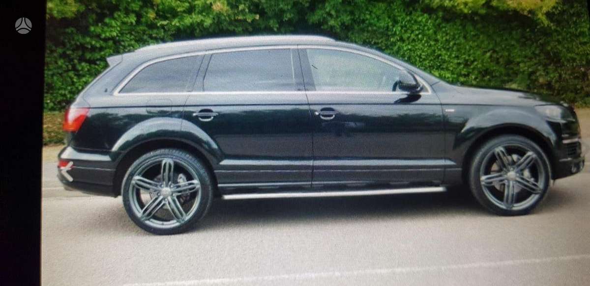 Audi Q7 Galimas detaliu pristatymas