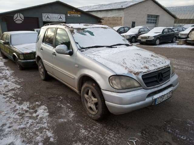 Mercedes-Benz ML270 dalimis