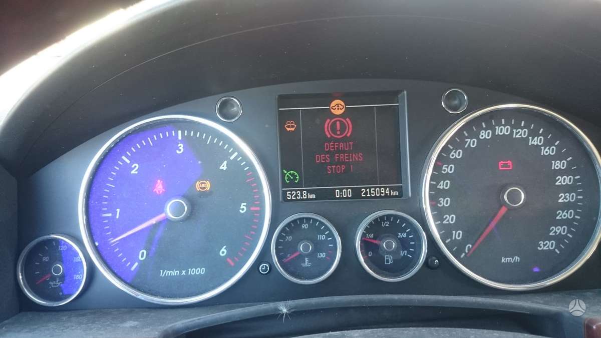 Volkswagen Touareg dalimis
