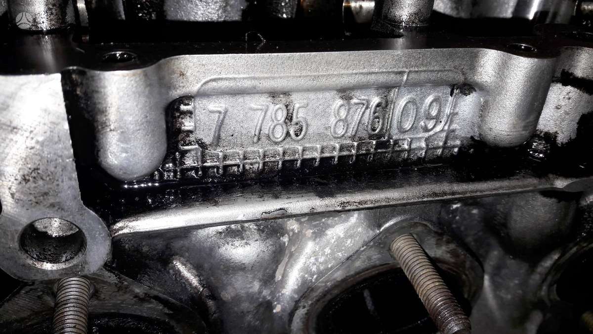 BMW 1 serija variklio detalės