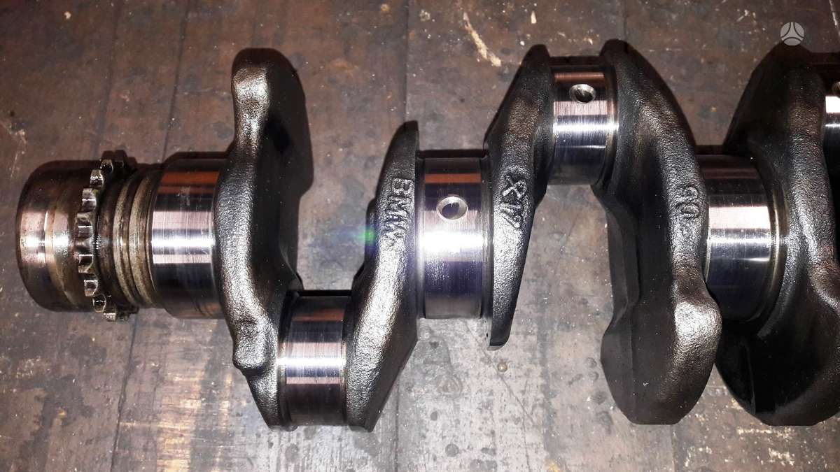 BMW 1 serija variklio detalės