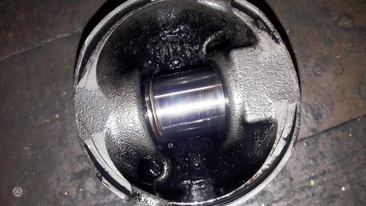 BMW 1 serija variklio detalės