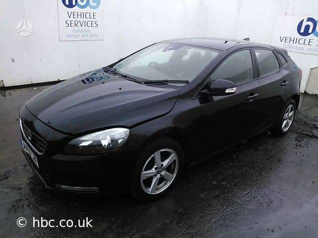 Volvo V40 dalimis
