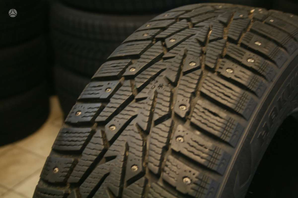 Nokian Hakapeliitta 7, winter 235/55 R19