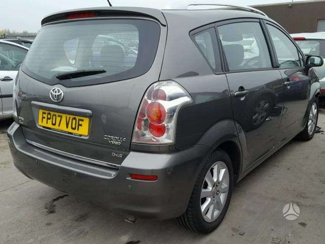 Toyota Corolla Verso dalimis