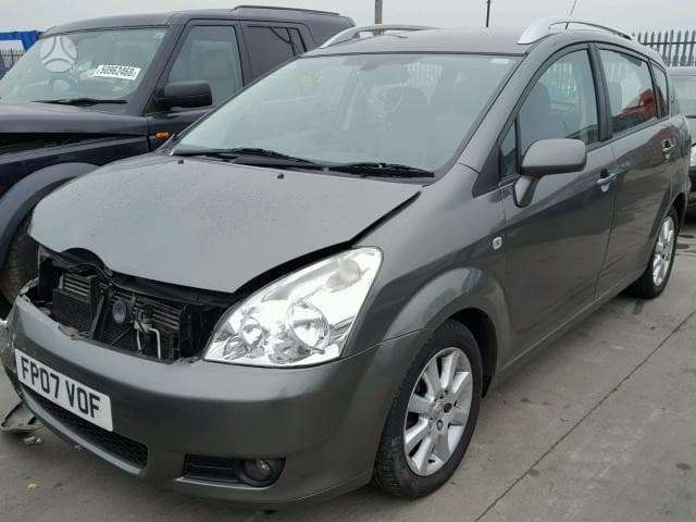 Toyota Corolla Verso dalimis