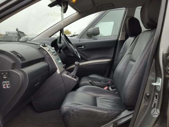 Toyota Corolla Verso по частям
