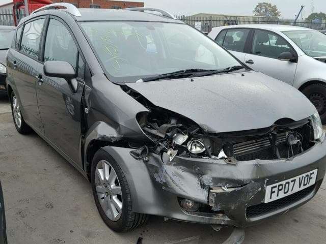Toyota Corolla Verso dalimis