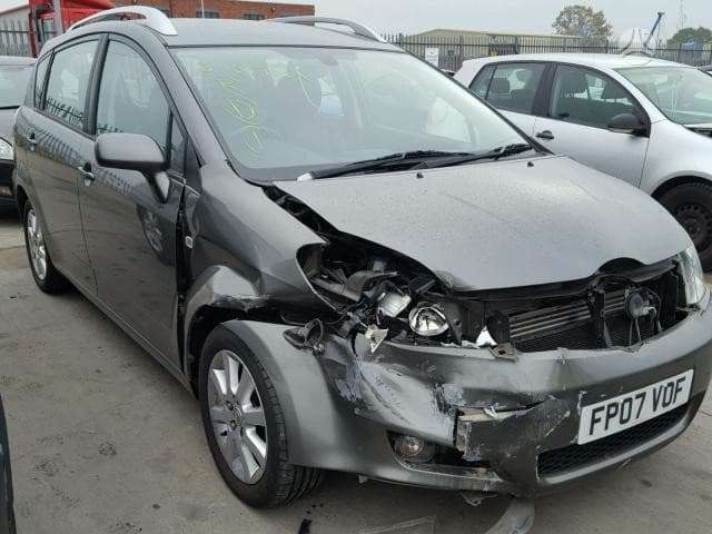 Toyota Corolla Verso по частям