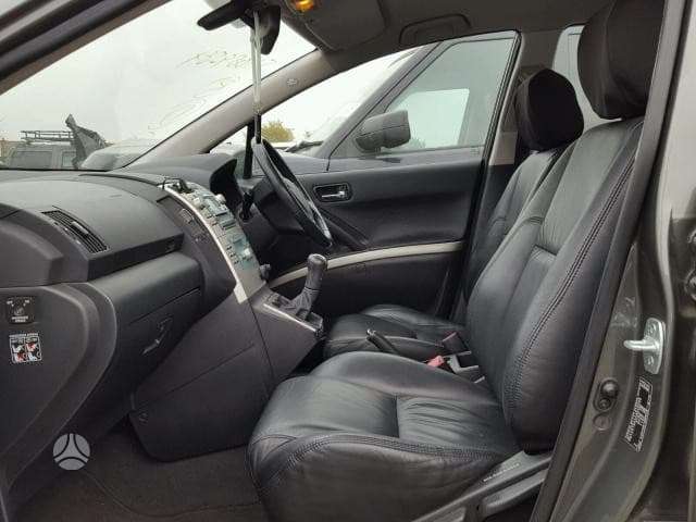 Toyota Corolla Verso dalimis