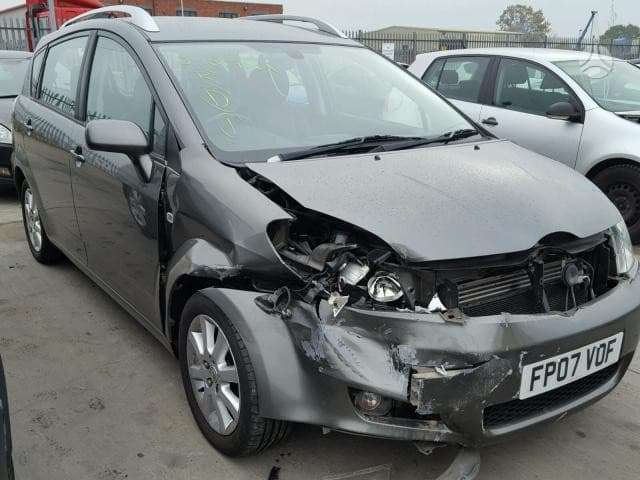 Toyota Corolla Verso dalimis