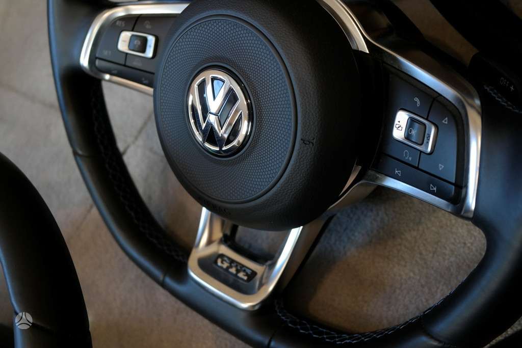 Volkswagen Golf, DURELES KAIP NAUJOS SPALVOS KODAS LC9X, детали салона