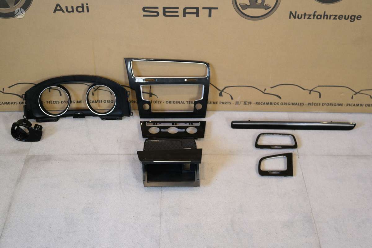 Volkswagen Golf, DURELES KAIP NAUJOS SPALVOS KODAS LC9X, детали салона