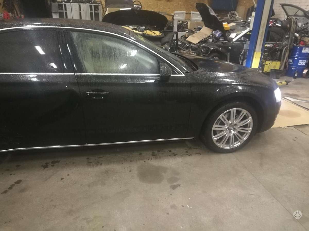 Audi A8 kėbulo dalys