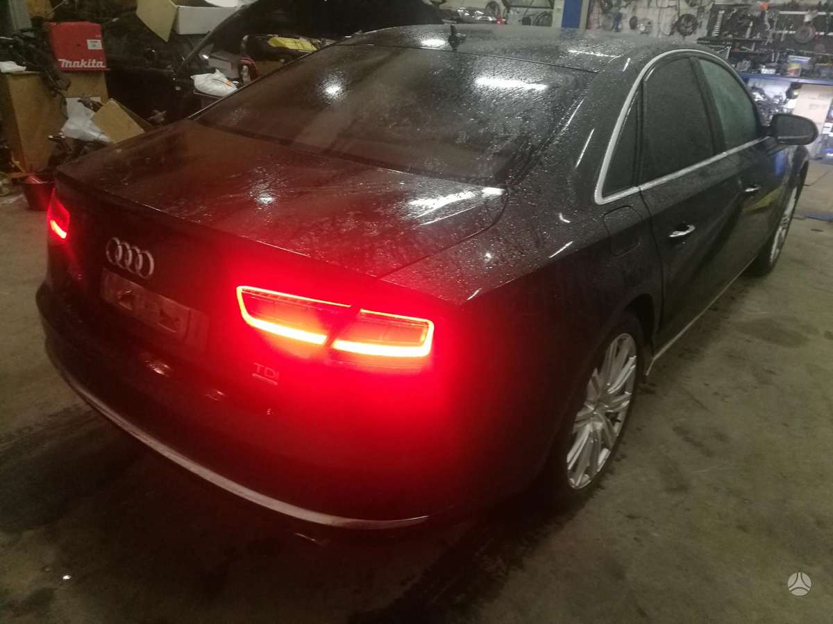 Audi A8 kėbulo dalys