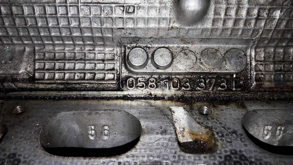 Volkswagen Golf cylinder head