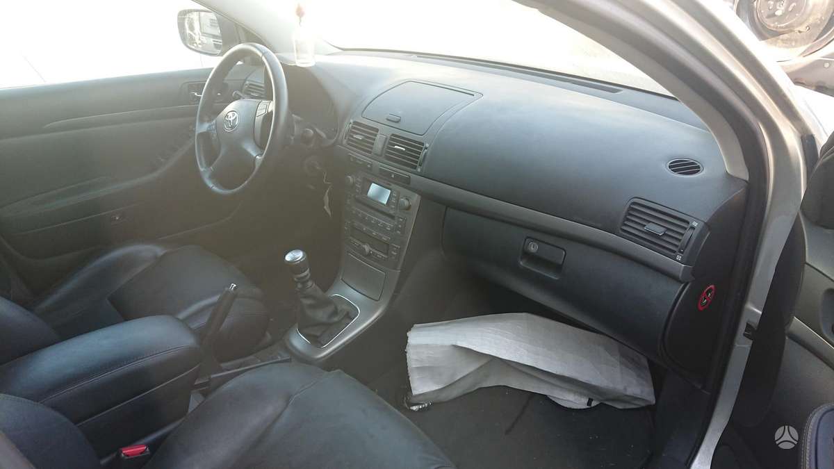 Toyota Avensis по частям