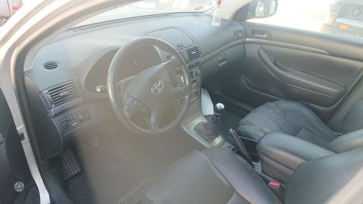 Toyota Avensis dalimis