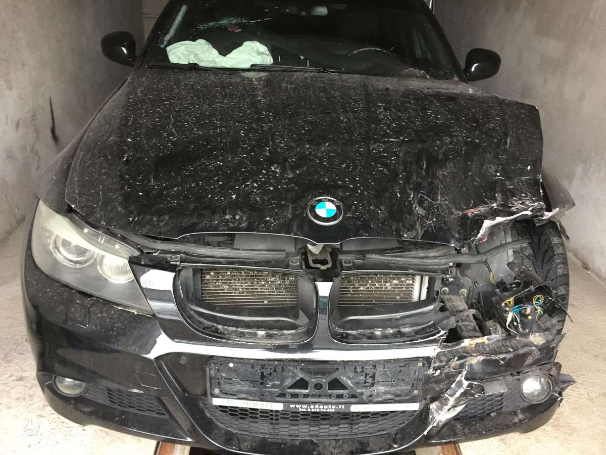 BMW 330 dalimis