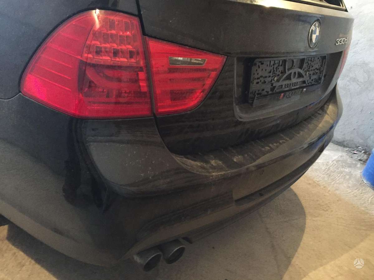 BMW 330 dalimis