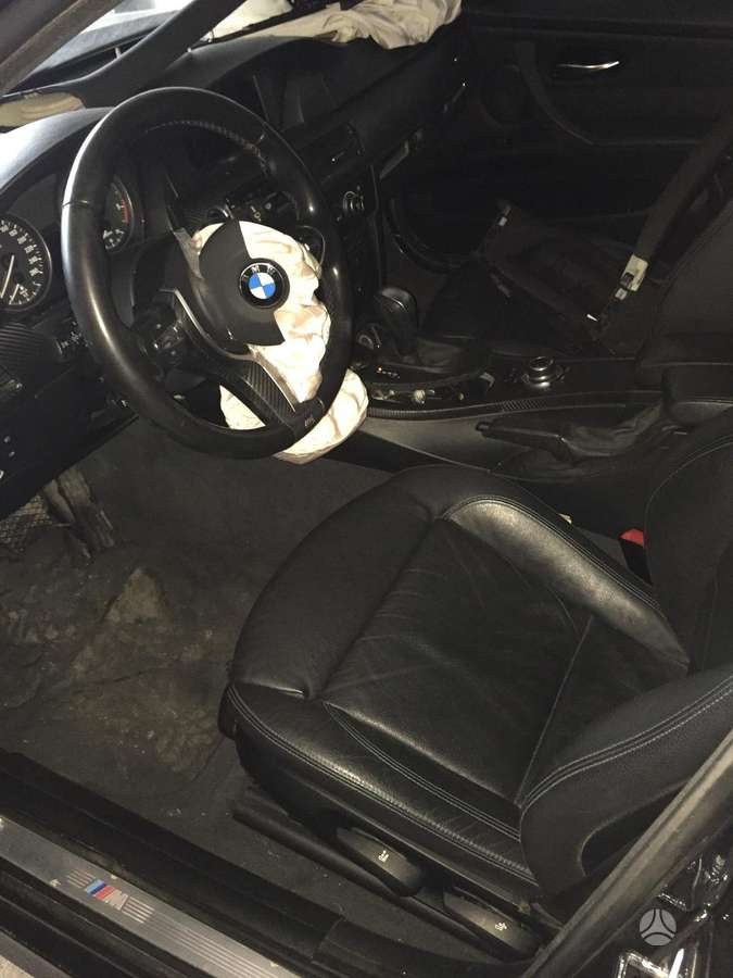 BMW 330 dalimis
