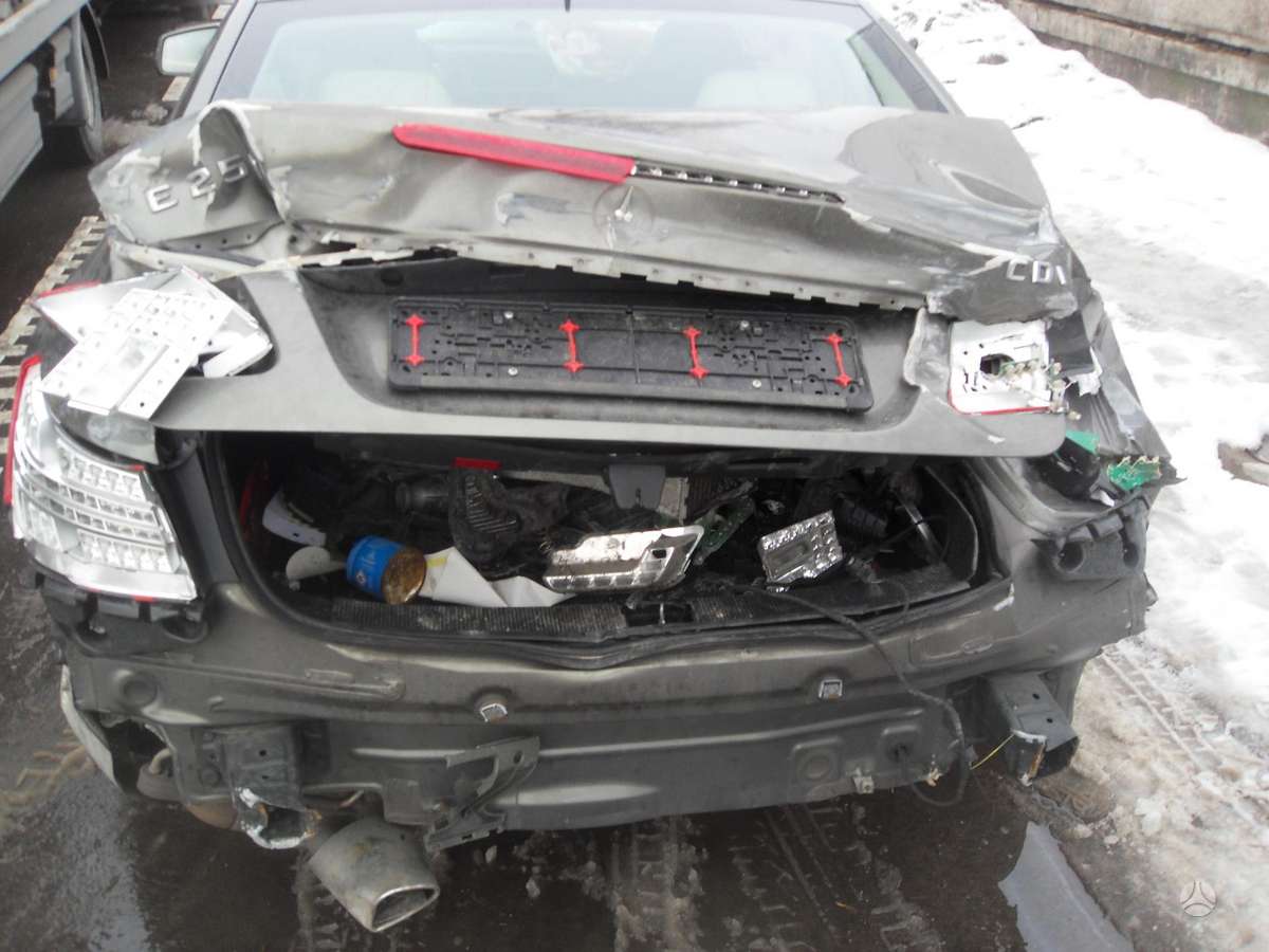 Mercedes-Benz E klasė dalimis