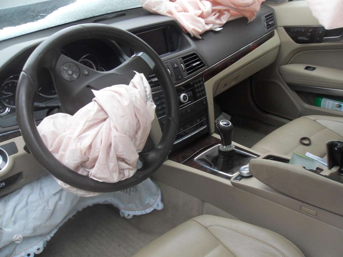 Mercedes-Benz E klasė по частям