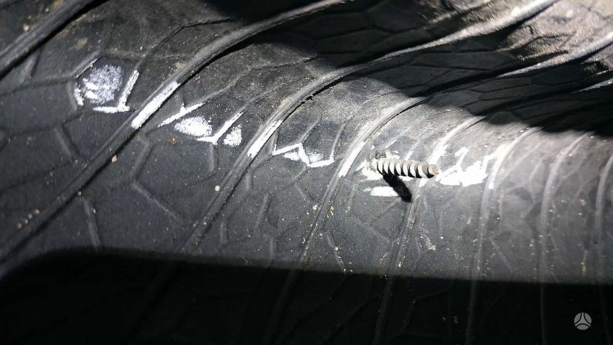 Pirelli P ZERO, summer 275/35 R21