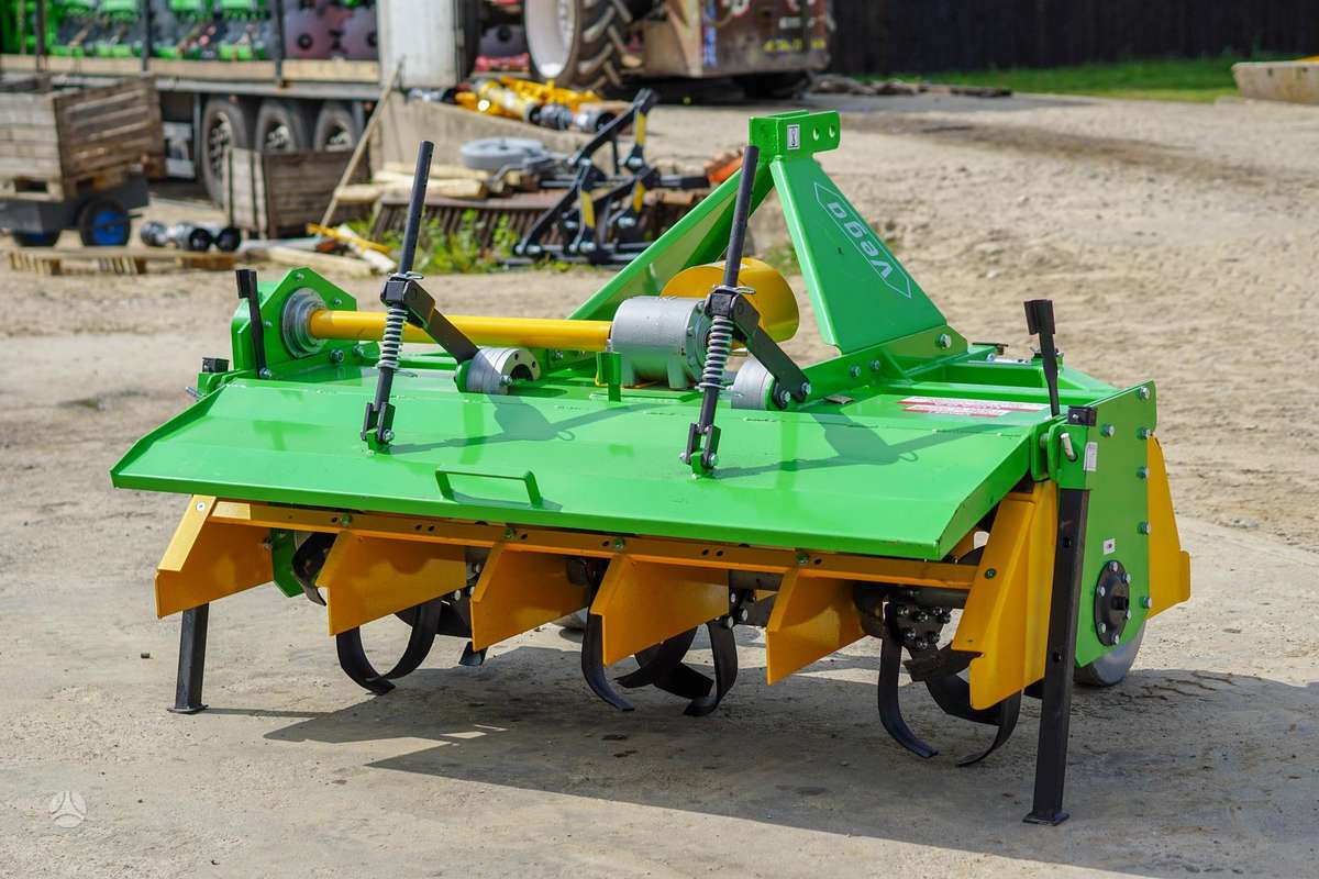 Bomet Freza braškėms Vega, cutter