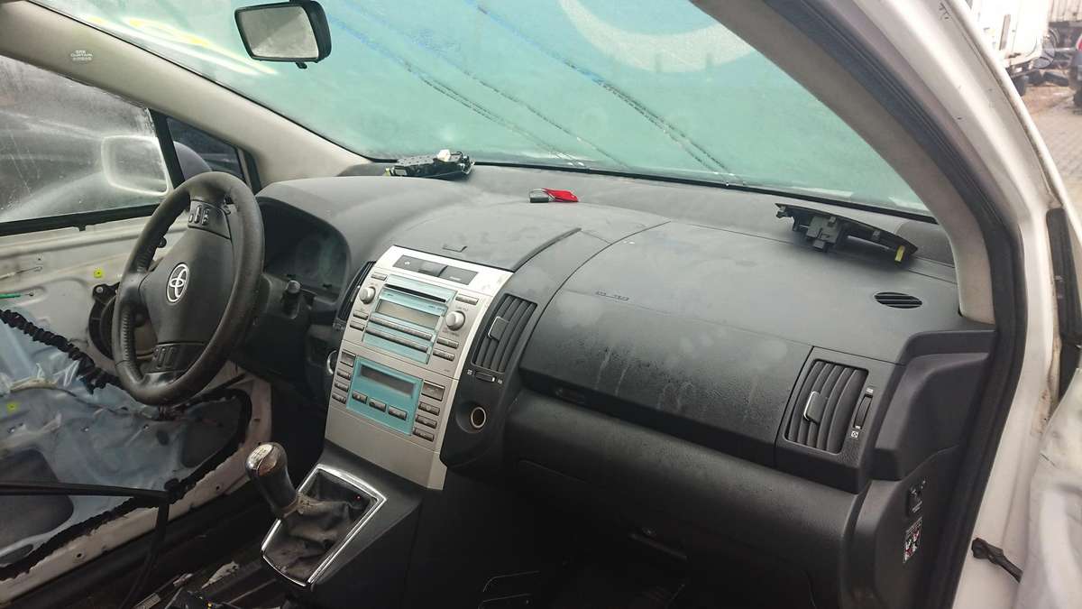 Toyota Corolla Verso dalimis