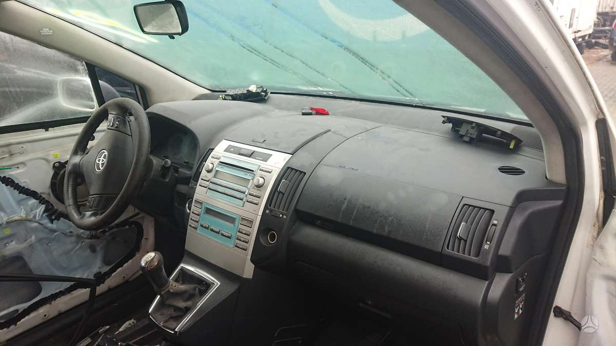 Toyota Corolla Verso rezerves daļās