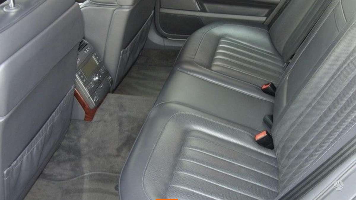 Volkswagen Phaeton for parts
