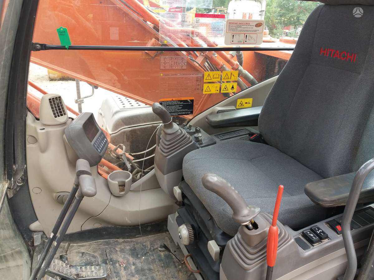 Hitachi ZX210LC-3, экскаваторы