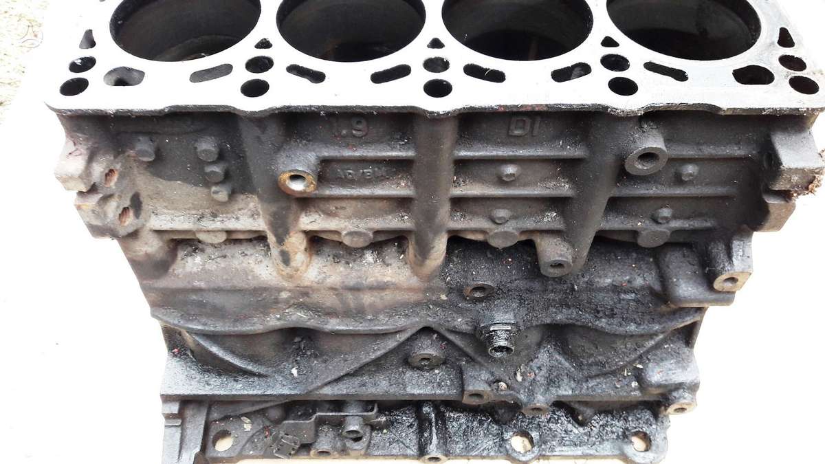 Volkswagen Transporter, AXB AXC, variklio detalės
