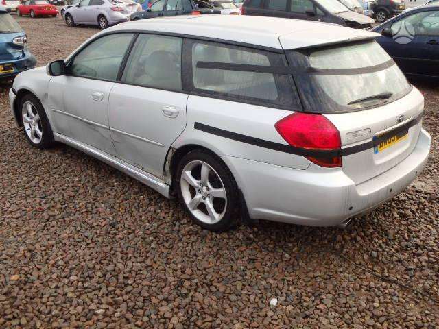 Subaru Legacy по частям. Variklis 3 0 h6