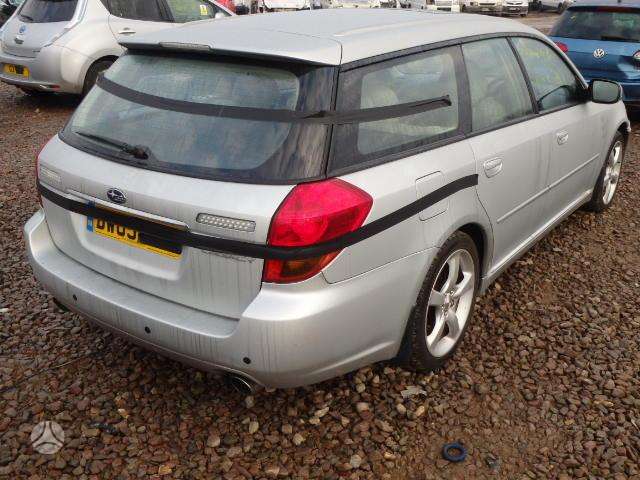 Subaru Legacy по частям. Variklis 3 0 h6