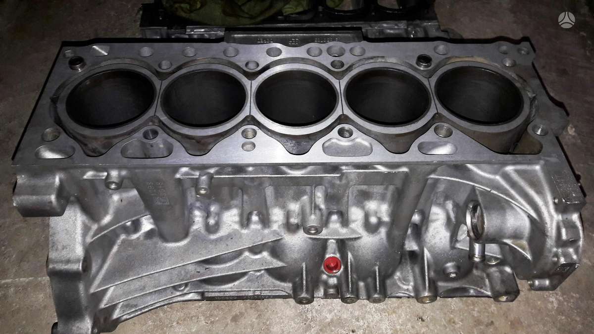 Volvo S60, D5244T15, variklio detalės