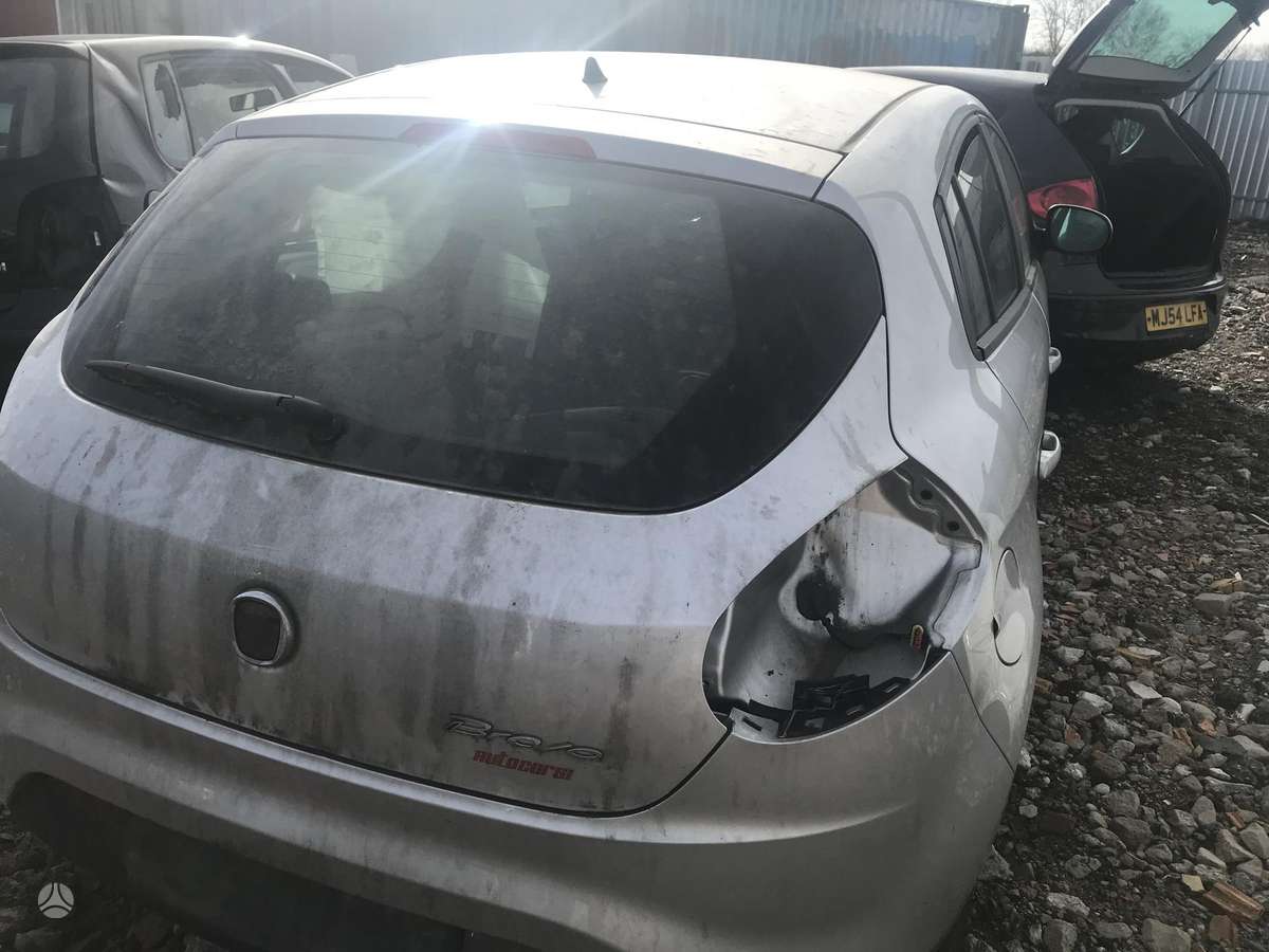 Fiat Bravo dalimis