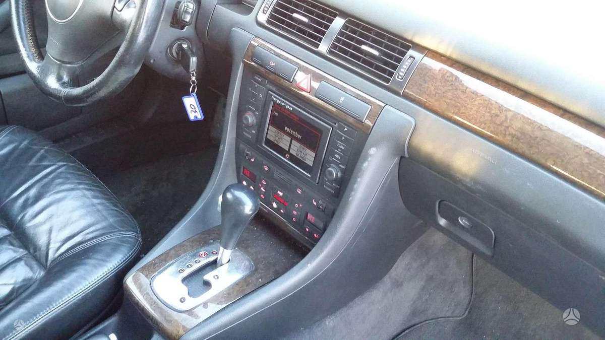 Audi A6 dalimis. Dalimis