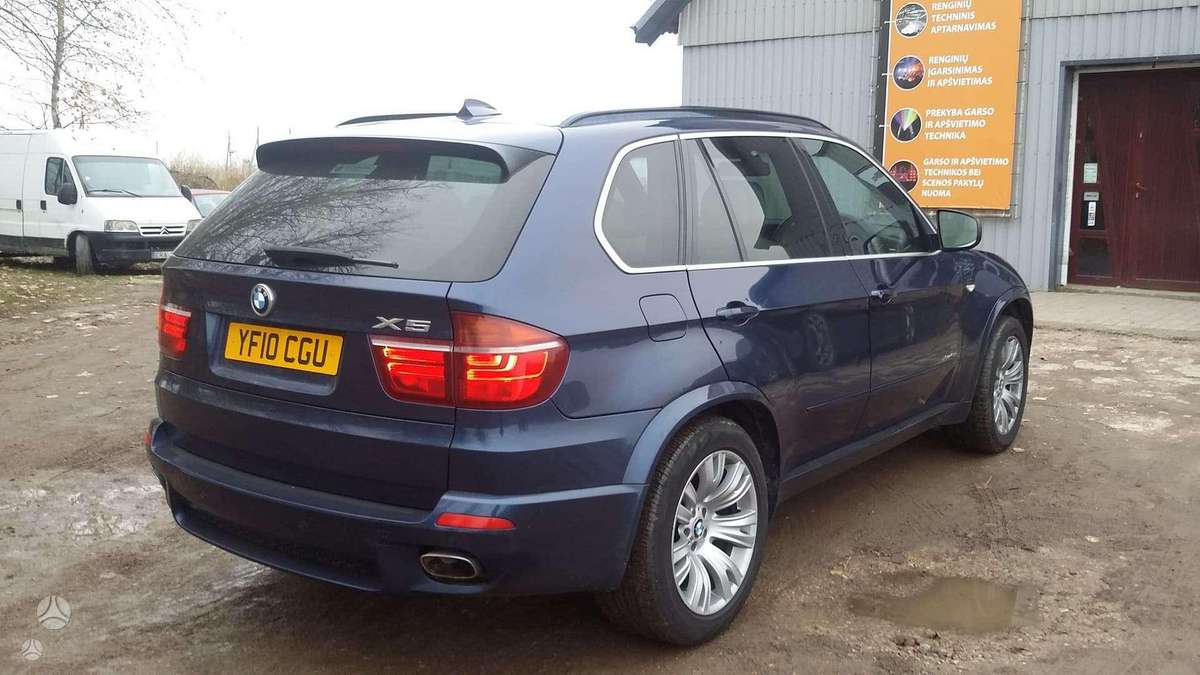 BMW X5 dalimis. Anglas dalimis